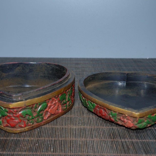 Vintage Chinese Carved Lacquer Heart Shaped Jewelry Box With Dragon Phoenix & Peony Relief For Sale In Los Angeles - Image 6 of 9