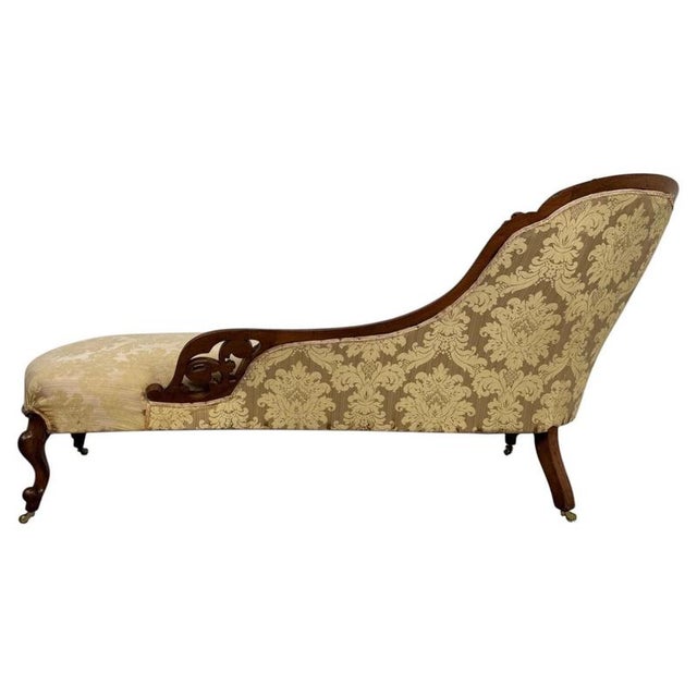 Brown 19th Century Antique English Mahogany Chaise Longue with Buttoned Upholstery For Sale - Image 8 of 12