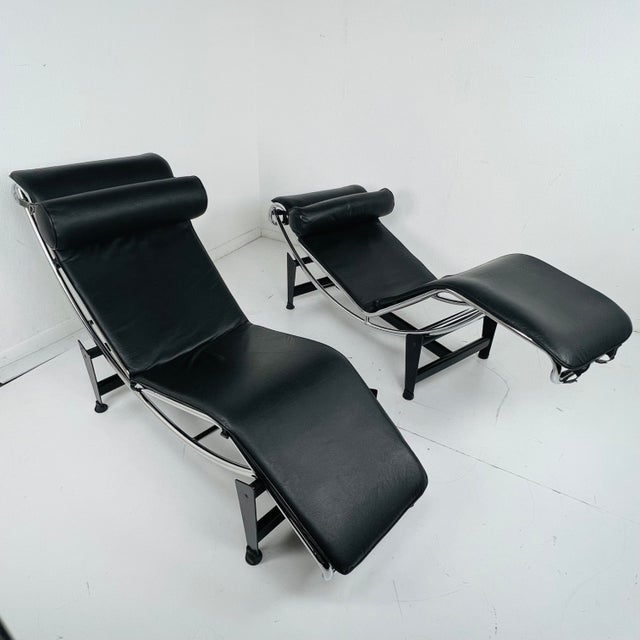 Gorgeous Le Corbusier LC4 style leather chaise lounge. Upholstered in soft black leather with foam interior. Lounge is in...