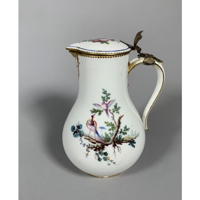 Covered Porcelain Water Jug ​​from Sèvres, 1757 For Sale - Image 3 of 15