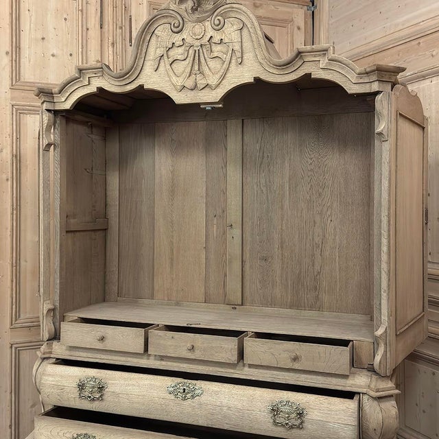 18th Century Dutch Baroque Stripped Oak Linen Press For Sale - Image 17 of 18
