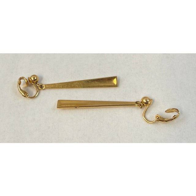 Trifari Modernist 50s/60s Crown Trifari Geometric Dangle Clip Earrings Gold Tone Vintage For Sale - Image 4 of 7