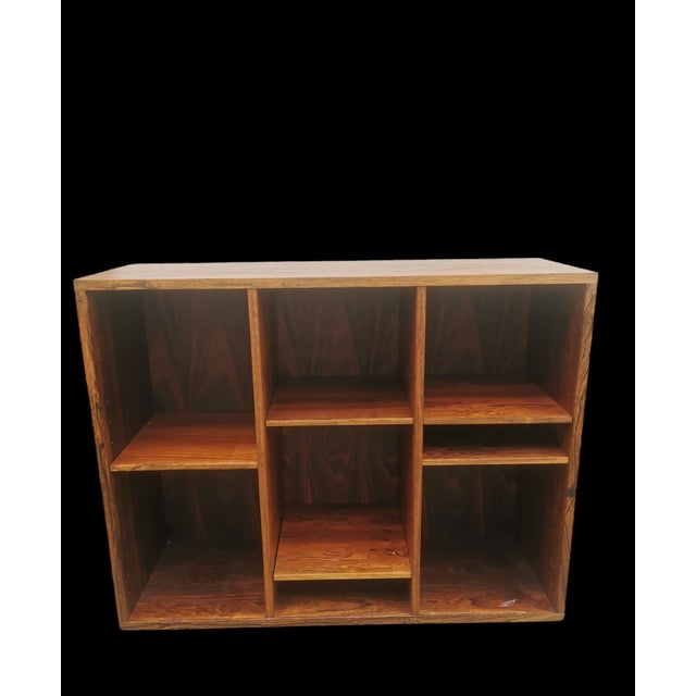 Beautiful item, in very good condition .