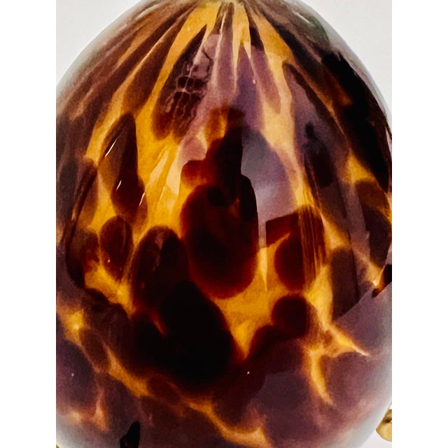 Chinoiserie Vintage Decorative Amber Tortoiseshell Glass Egg on Gilt Metal Stand For Sale - Image 3 of 10