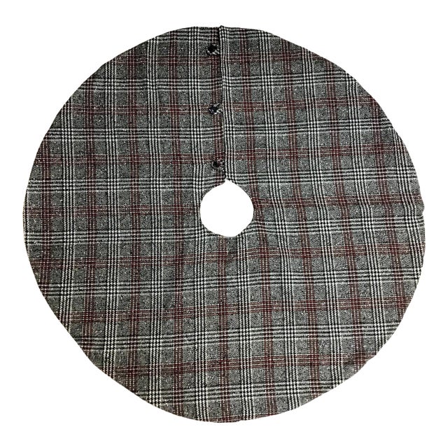 Vintage 1970s Traditional Glen Plaid Christmas Tree Skirt For Sale