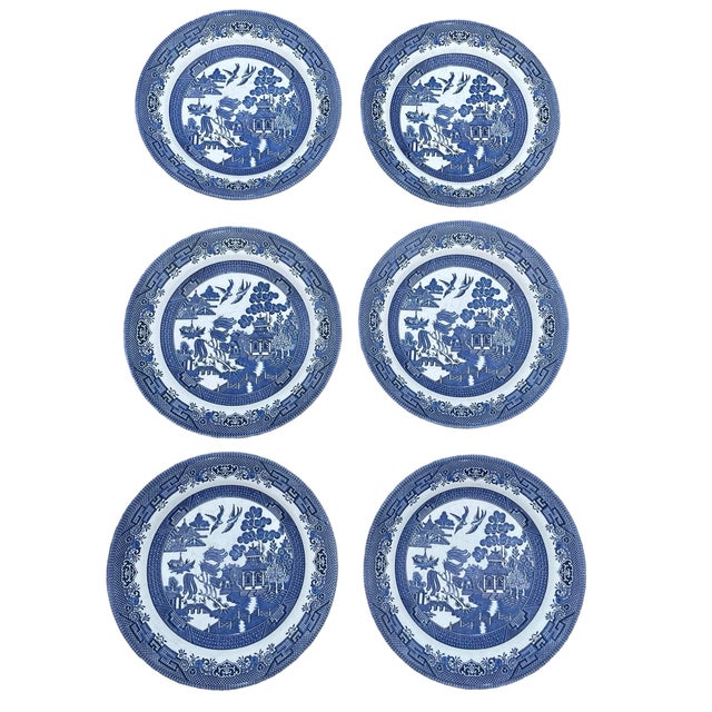 Vintage blue willow Churchill dinner plates. These plates can be used in the kitchen or hung up on a wall for decor. Set...
