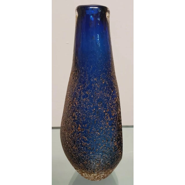 Contemporary 1960s Italian MCM Murano Allesandro Mandruzatto Studio Art Glass Ghiaccio Sommerso Bent Bottle Vase For Sale - Image 3 of 5