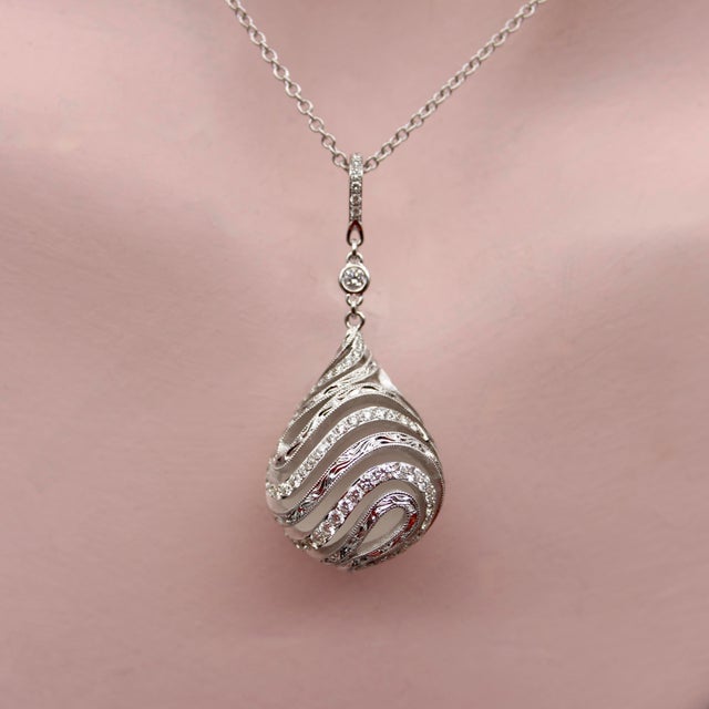 Metal 1990s 18k White Gold Diamond Drop Rock Crystal Necklace With Hand Engraved Cage Setting For Sale - Image 7 of 7