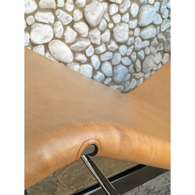 Beige LC4 Chaise Lounge by Charlotte Perriand, Le Corbusier and Pierre Jeanneret for Cassina, 2014 For Sale - Image 8 of 18