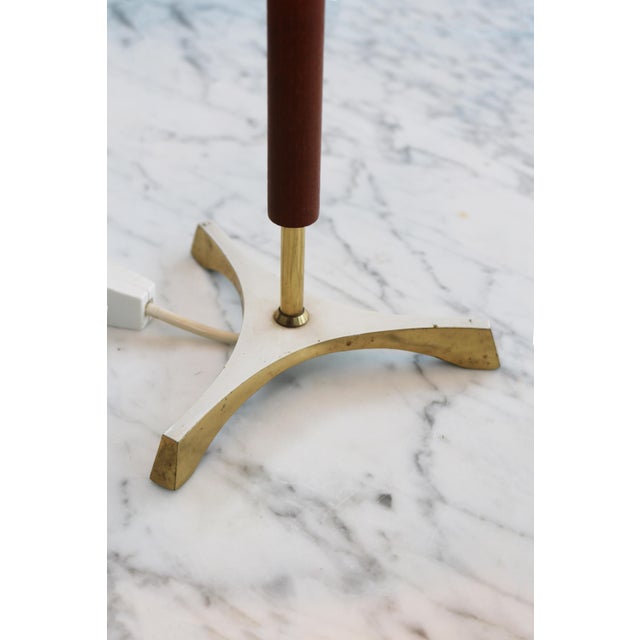 Teak & Brass Crow Foot Tripod Table Lamp Lamp in Teak from Kalmar, 1960s For Sale - Image 4 of 7