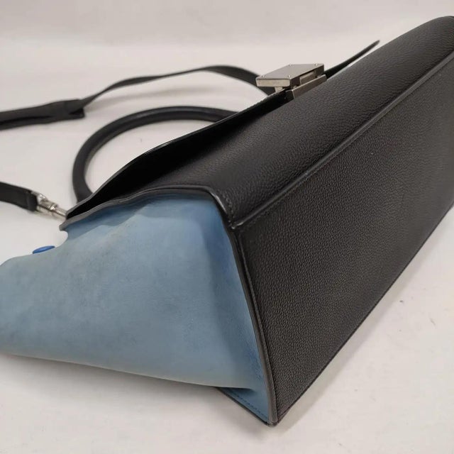Contemporary 2016 Celine Black and Blue Leather Trapeze Shoulder Bag by Celine For Sale - Image 3 of 17