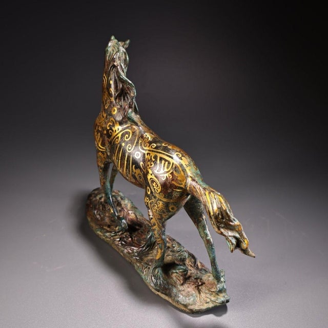 1980s Bronze Horse Sculpture With Gold Inlay | Ancient Style Gilt Bronze Statue | 1.3kg For Sale - Image 4 of 10