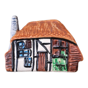Saxton Cottage Vintage Britain in Miniature House