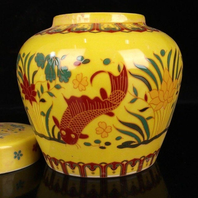1970s Yellow Ground Doucai "Fish & Algae" Small Ginger Jar With Lid For Sale - Image 4 of 9