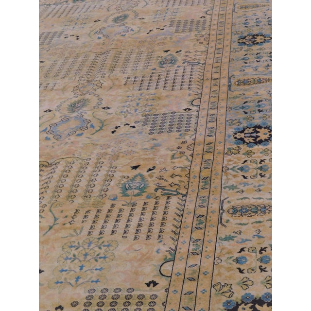 Indian rug of Amritsar design. Attention to detail in this fine rug makes it one of a kind. 9'x12'