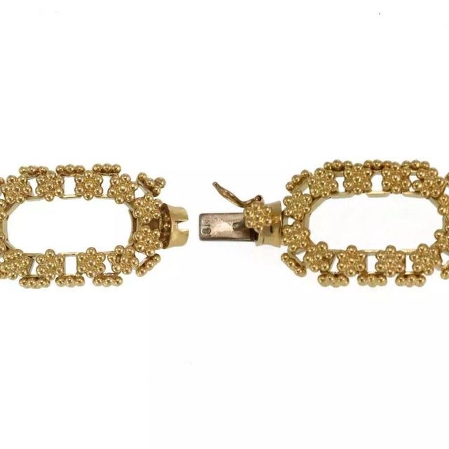 Contemporary Etruscan Floral Design 18k Yellow Gold Open Oval Link Bracelet For Sale - Image 3 of 4