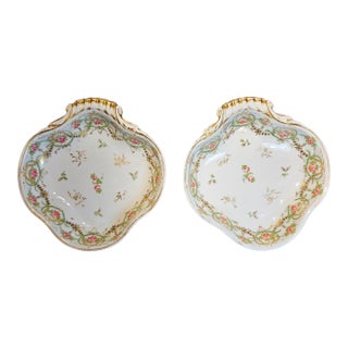 Early 19th Century Old Pairs Porcelain Shell Shapped Bowls - a Pair For Sale