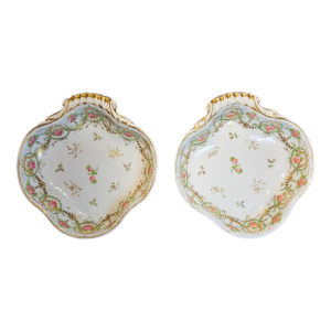 Early 19th Century Old Pairs Porcelain Shell Shapped Bowls - a Pair