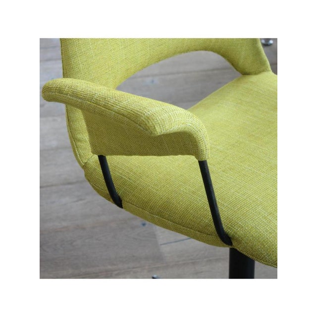 Typology Swivel office chair Date 1970-79 Model Swivel with armrests Origin Italy Width 60 cm Depth 53 cm Height 90 cm...