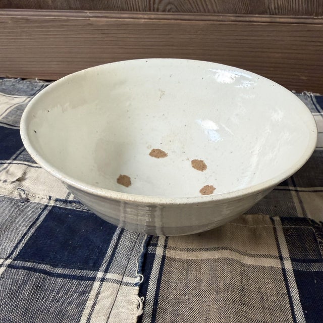 Mid-Century Modern Japanese Kohiki Style Matcha Chawan, 1950s For Sale - Image 3 of 9