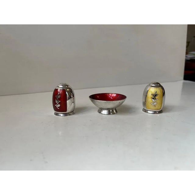 Maroon Salt & Pepper Set in Sterling Silver and Enamel from Volmer Bahner, 1960s, Set of 3 For Sale - Image 8 of 8