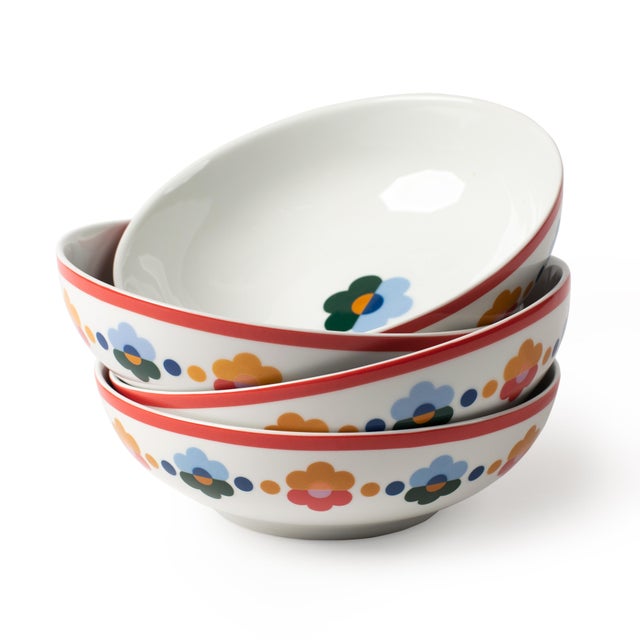 From cereal to smoothie bowls to soups to salads, our Floral Cereal Bowl adds a touch of folk art with its floral motif...