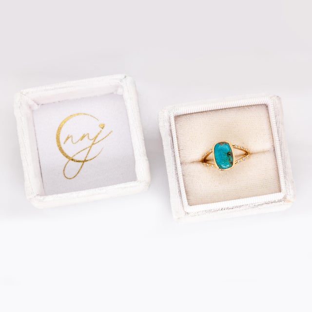 Modern 2.4Ct Turquoise Ring With Earth Mined Diamond Accents: Solid 14k Gold, Size 6.75 For Sale - Image 3 of 6