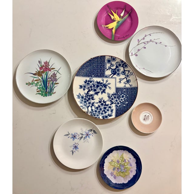 Mid 20th Century Purple and Blue Chinoiserie Blossom and Floral Wall Plate Curation, Set of 7 For Sale - Image 13 of 13