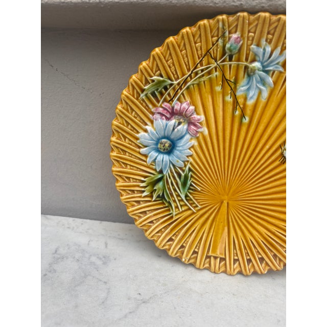 Rustic Yellow Majolica Wheat & Butterfly Plate Villeroy Boch For Sale - Image 3 of 4