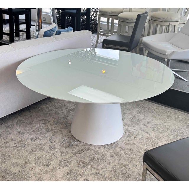 2010s Sobe Camilla White Round Modern Dining Table For Sale - Image 5 of 8