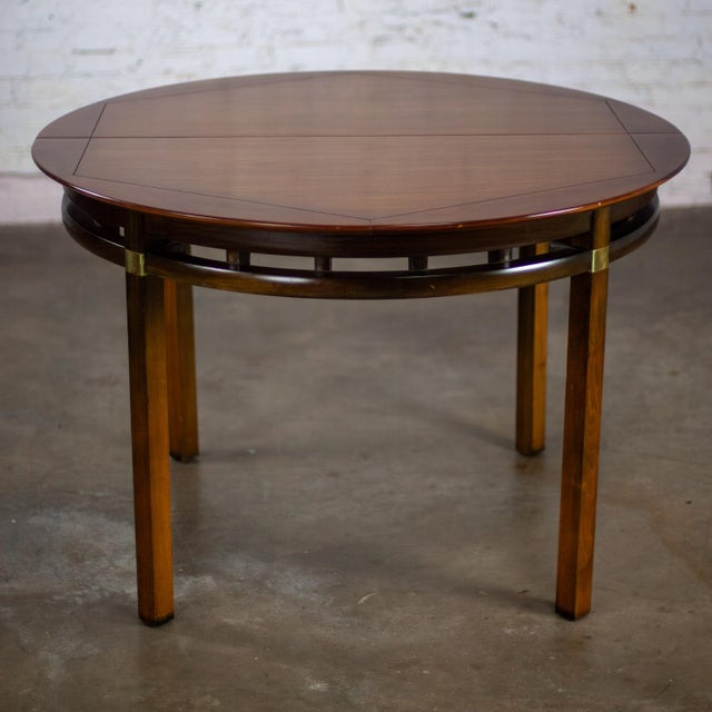 Mid-20th Century MCM to Campaign Style Round to Oval Expanding Dining Table Attributed to Tung Si Collection by Hickory Manufacturing For Sale - Image 12 of 18