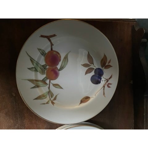 1960s 1960s Set of Six Royal Worcester Evesham Vale Dinner Plates, Lidded Tureen and Platter For Sale - Image 5 of 12