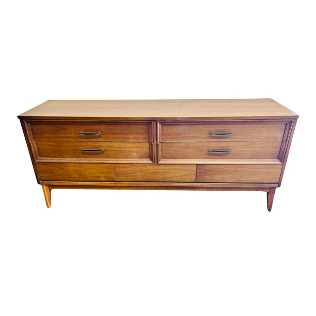 Vintage Mid-Century Modern Walnut 7-Drawer Lowboy Dresser by Dixie Furniture – 1960s MCM Long Dresser With Sculptural Hardware & Tapered Legs For Sale - Image 13 of 14