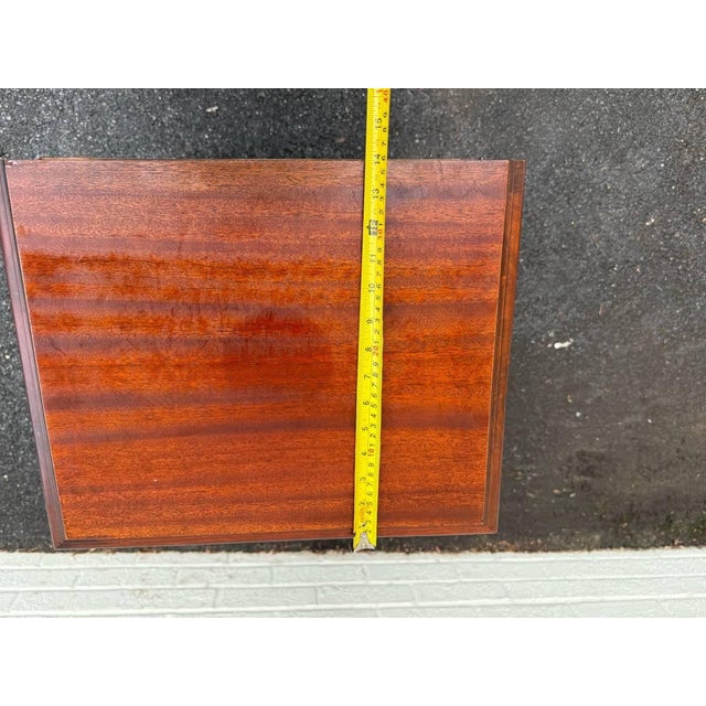 English Pair of Chippendale Style Mahogany 2 Tiered One-Drawer Nightstands For Sale - Image 3 of 12