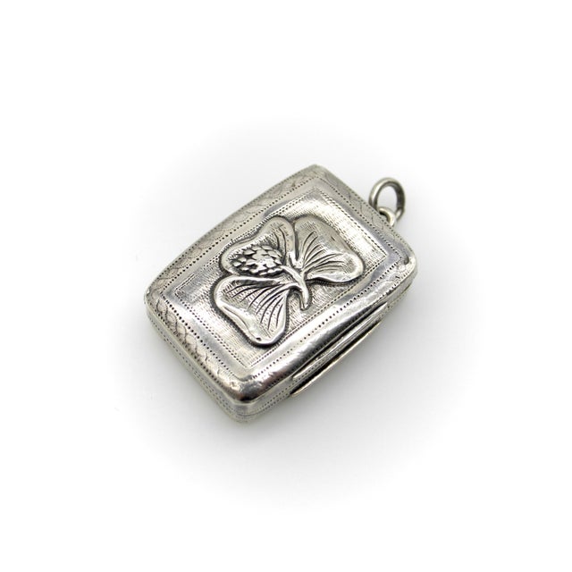 Traditional Early 19th Century Sterling Silver Georgian Rectangular Vinaigrette With Bas Relief Clover For Sale - Image 3 of 10