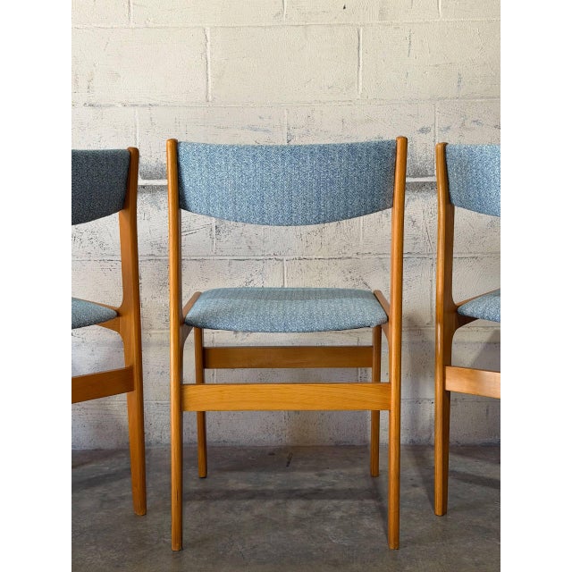 Wood Dining Chairs Set of 6 in Blue Fabric Newly Reupholstered Mid-Century Modern For Sale - Image 4 of 11