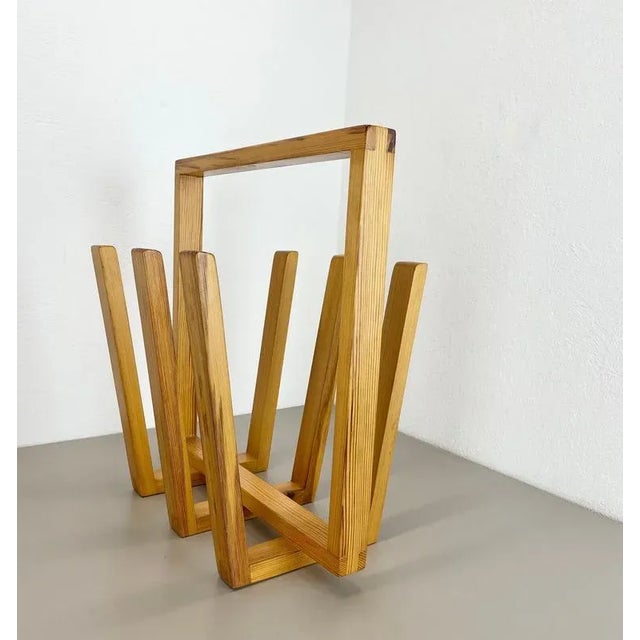 magazine holder element Origin: FRANCE Age: 1970s Design: in Style of Pierre Chapo and Charlotte Perriand This magazine...