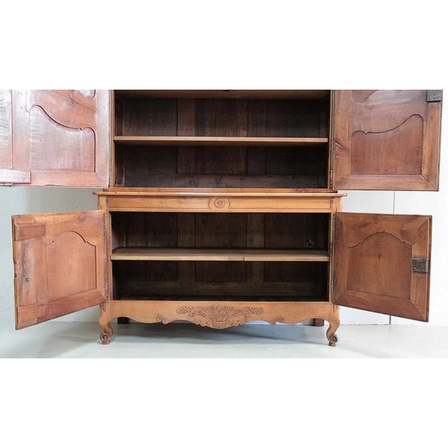 18th Century 2-Body Buffet in Cherry For Sale - Image 16 of 18