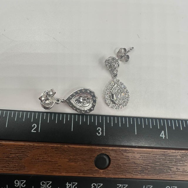 Diamond Drop Earrings in 10kt White Gold - 1ctw Gh Si Baguette & Round Diamonds, A Pair For Sale In New York - Image 6 of 6