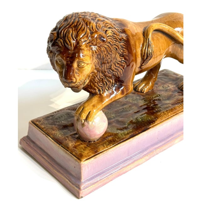 Traditional Rare Pair of Ralph Wood Staffordshire Medici Lions in Pink and Blue Bases For Sale - Image 3 of 12