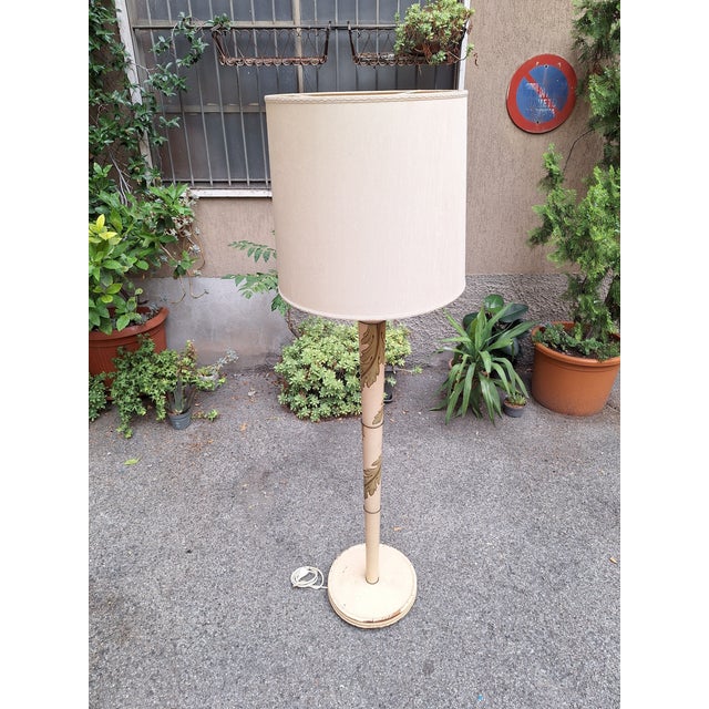 Osvaldo Borsani Floor Lamp in White Lacquered Wood with Floral Decorations and Fabric Lampshade by Osvaldo Borsani, 1940s For Sale - Image 4 of 11