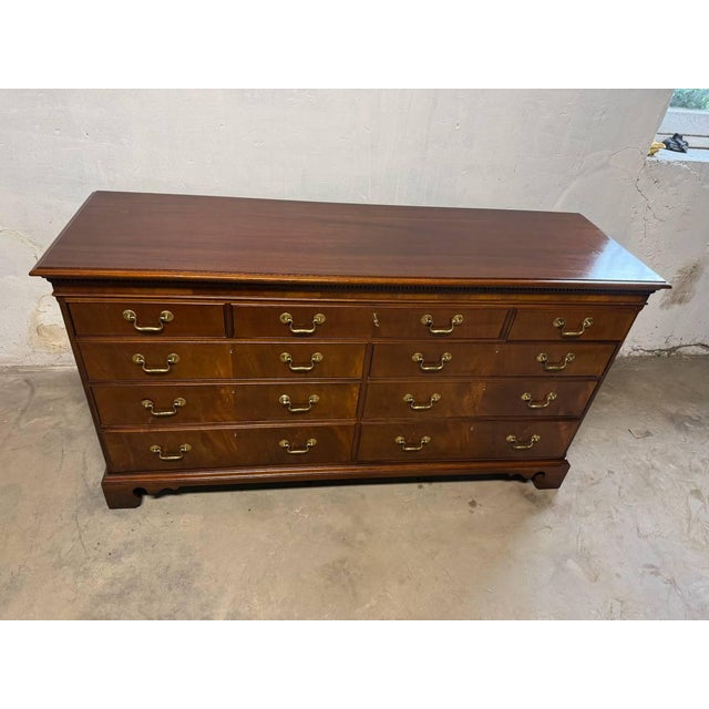 Hickory Chair Furniture Company Late 20th Century Hickory Chair Georgian Solid Mahogany Nine-Drawer Dresser or Credenza With Key For Sale - Image 4 of 18