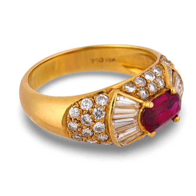 Contemporary Vintage Ruby Diamond 18k Yellow Gold Ring, Size 6.75 For Sale - Image 3 of 5