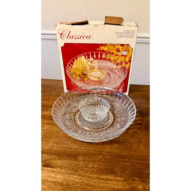 Kig Fleur De Lis Classica Party Dip Set and Serving Bowl With Plate For Sale - Image 9 of 12