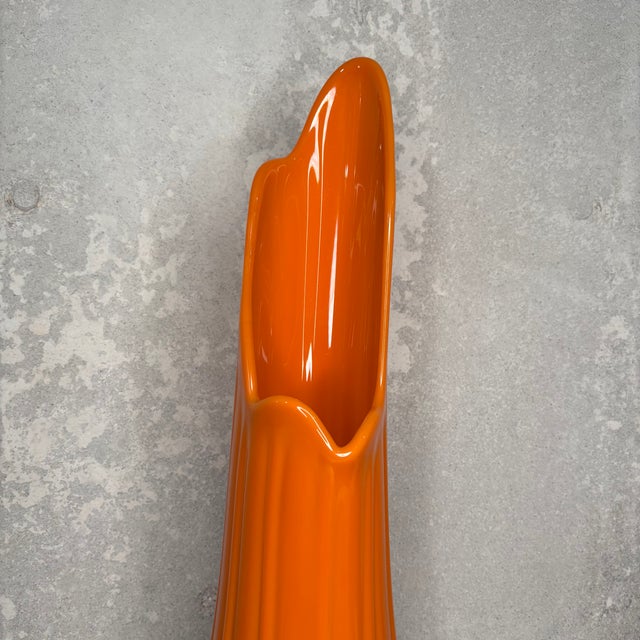 This Amazing Mid Century Modern Vase, in orange slag glass was designed by Le Smith in 1970. This piece has amazing colour...