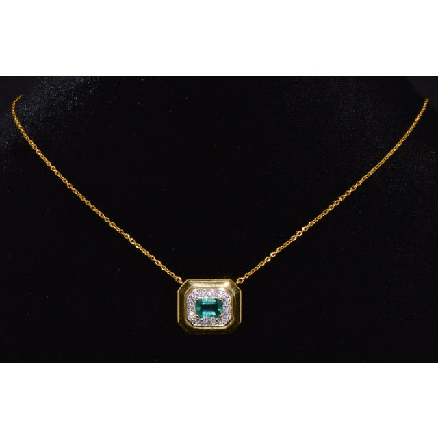 Gia Certified Natural 1.76Cts Emerald Diamond 18k Solid Gold Necklace For Sale - Image 11 of 17