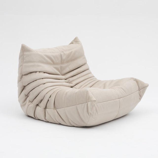 This Togo has been reupholstered with new foam and high-quality new fabric, keeping its inner structure, giving the item...