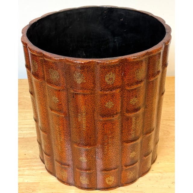 Italian Neoclassical Gilt Leather Book Motif Wastepaper Basket, 20th Century For Sale - Image 16 of 18
