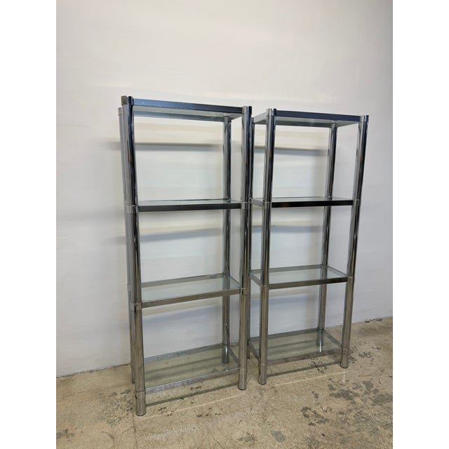 This refined pair of bookcases dates to the 1970s and reflects the period’s emphasis on clean architectural lines and...