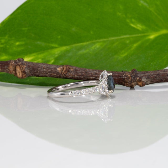 Alexandrite Halo Ring With Earth-Mined Diamonds Accents: Solid 14k Gold, 6x5mm, Size 6.75 For Sale - Image 10 of 12